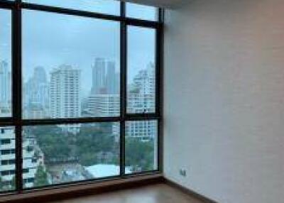 2-BR Condo at Supalai Oriental Sukhumvit 39 near MRT Phetchaburi