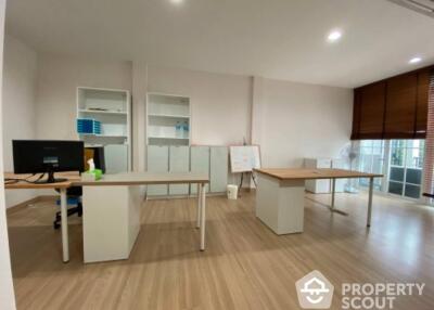 4-BR Townhouse near BTS Udom Suk