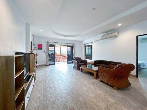 Well Maintain 3 Bedroom Pool Villa On Soi 6