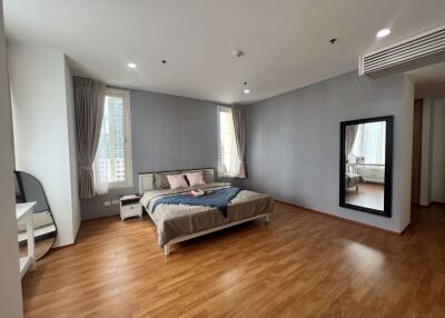 2 bed Condo in The Empire Place Yan Nawa Sub District C020263