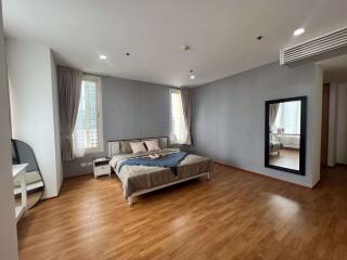 2 bed Condo in The Empire Place Yan Nawa Sub District C020263