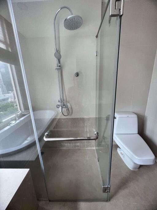 2 bed Condo in The Empire Place Yan Nawa Sub District C020263