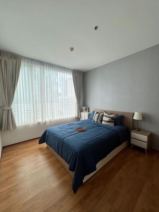 2 bed Condo in The Empire Place Yan Nawa Sub District C020263