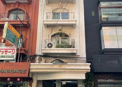 Commercial for Sale in Khlong Tan Nuea