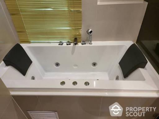 2-BR Condo at Rhythm Ratchada-Huaikwang near MRT Huai Khwang