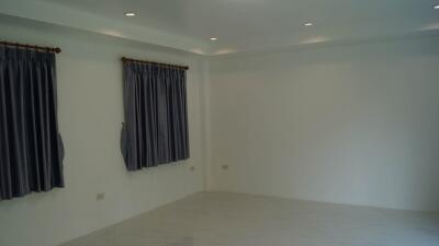 5 Bed House for Sale in Na Jomtien