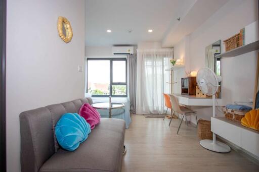 Bright, cheerful studio room at the Escent Park Ville