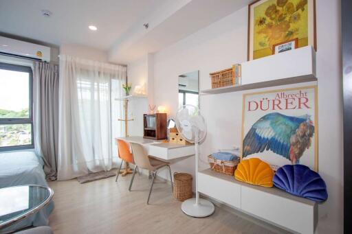 Bright, cheerful studio room at the Escent Park Ville