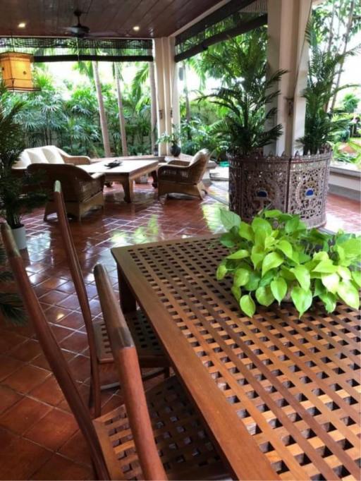 4 Bedrooms 4 Bathrooms Size 500sqm. Bang Chak BTS for Rent 130,000 THB