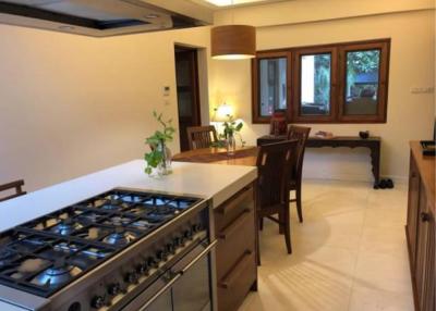 4 Bedrooms 4 Bathrooms Size 500sqm. Bang Chak BTS for Rent 130,000 THB