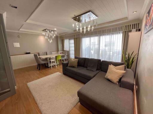 3 bed Condo in Top View Tower Khlong Tan Nuea Sub District C016174