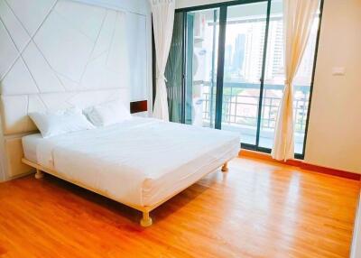 3 bed Condo in Royal Castle Khlong Tan Nuea Sub District C015949