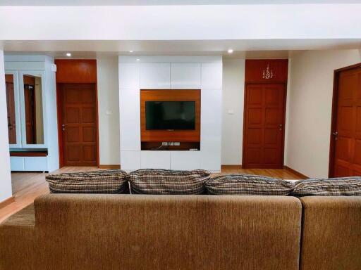 3 bed Condo in Royal Castle Khlong Tan Nuea Sub District C015949