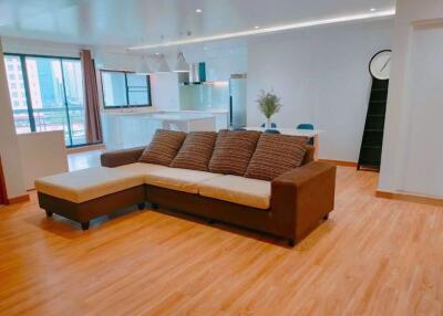 3 ห้องนอน, 2 ห้องน้ำ คอนโด ราคา ฿ 16,900,000