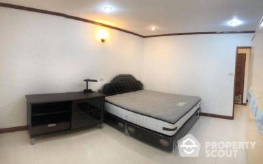 2-BR Condo at Aree Place Sukhumvit 26 near BTS Phrom Phong