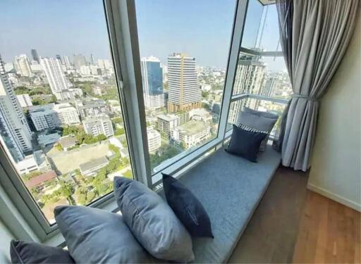 3 Bedrooms 3 Bathrooms Size 132sqm. Fullerton Sukhumvit for Rent 80,000 THB