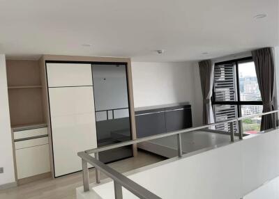 3 Bedrooms 3 Bathrooms Size 132sqm. Fullerton Sukhumvit for Rent 80,000 THB