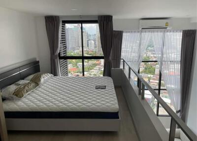 3 Bedrooms 3 Bathrooms Size 132sqm. Fullerton Sukhumvit for Rent 80,000 THB