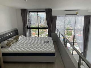 3 Bedrooms 3 Bathrooms Size 132sqm. Fullerton Sukhumvit for Rent 80,000 THB