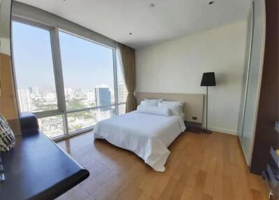 3 Bedrooms 3 Bathrooms Size 132sqm. Fullerton Sukhumvit for Rent 80,000 THB