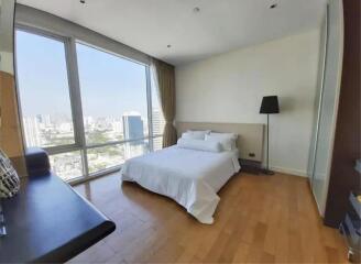 3 Bedrooms 3 Bathrooms Size 132sqm. Fullerton Sukhumvit for Rent 80,000 THB