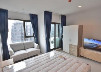 For Rent Studio, 1 Bath Condo Life Asoke Rama 9 close to MRT Phra Ram 9