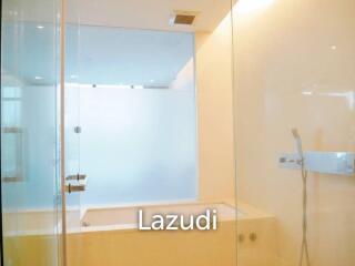 1 Bed 1 Bath 50 SQ.M The Room Sukhumvit 21