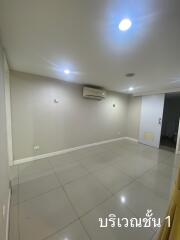 For RENT : Townhouse Phromphong / 4 Bedroom / 4 Bathrooms / 550 sqm / 250000 THB [R11936]