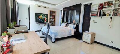 6 Bedroom Palm Oasis Villa For Sale in Pattaya