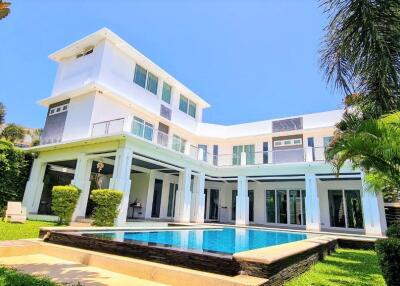 6 Bedroom Palm Oasis Villa For Sale in Pattaya