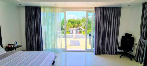 6 Bedroom Palm Oasis Villa For Sale in Pattaya