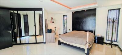 6 Bedroom Palm Oasis Villa For Sale in Pattaya