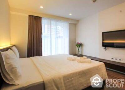 Studio Serviced Apt. near BTS Surasak