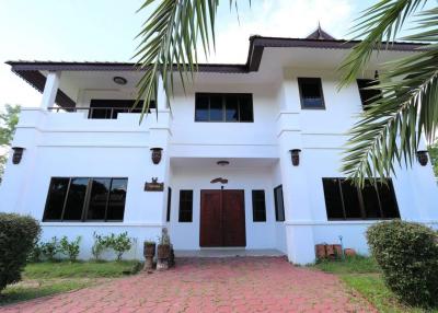 Family House to rent on 1 Rai plot (PETS CONSIDERED)