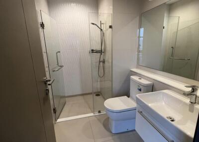 For Rent 2 Bed 2 Bath Condo Life Asoke Hype close to MRT Phra Ram 9