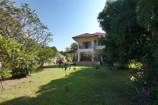Walk to the local market! Wonderful 3 bedroom house with a large garden for sale in Sansai, Chiang Mai.