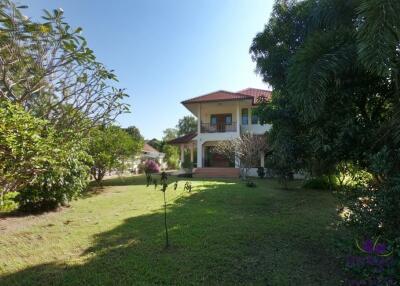 Walk to the local market! Wonderful 3 bedroom house with a large garden for sale in Sansai, Chiang Mai.