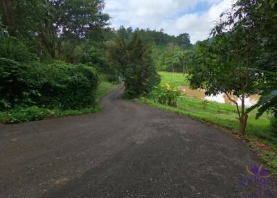 Beautiful Property with 2 houses with wonderful mountain and valley view in Sankampheng, Chiang Mai