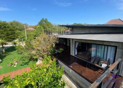 Beautiful property with 2 modern houses on a large plot of land in a semi-rural area in Doi saket, Chiang Mai.