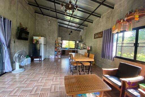 Beautiful property with 2 modern houses on a large plot of land in a semi-rural area in Doi saket, Chiang Mai.