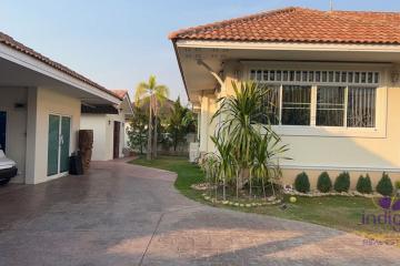 Beautiful 3 bedroom single storey pool villa with a large garden in a lovely gated community in San Kamphaeng, Chiang Mai