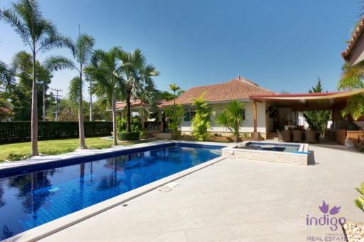 Beautiful 3 bedroom single storey pool villa with a large garden in a lovely gated community in San Kamphaeng, Chiang Mai