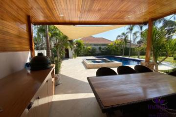 Beautiful 3 bedroom single storey pool villa with a large garden in a lovely gated community in San Kamphaeng, Chiang Mai