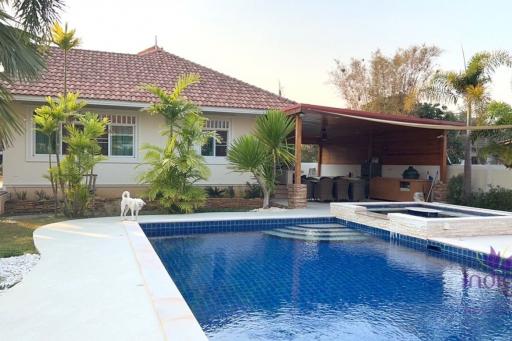 Beautiful 3 bedroom single storey pool villa with a large garden in a lovely gated community in San Kamphaeng, Chiang Mai