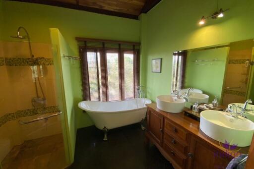 Wonderful 3 bedroom house on top of a hill surrounded by nature and lovely countryside view. Mae Taeng, Chiang Mai.