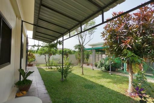 Beautiful two bedroom bungalow set in Doi Saket countryside with lovely ricefield and mountain view.