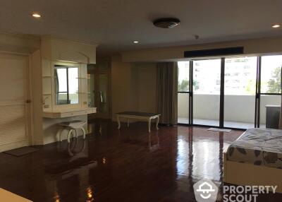 4-BR Condo at Oriental Towers Condominium near BTS Ekkamai