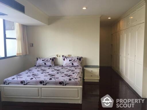 4-BR Condo at Oriental Towers Condominium near BTS Ekkamai