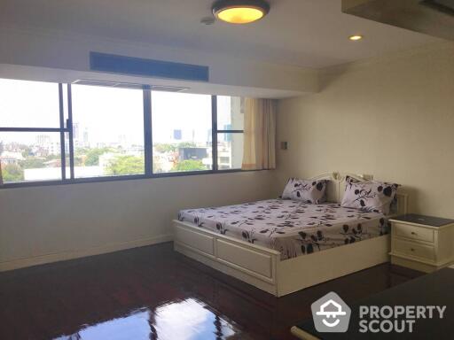 4-BR Condo at Oriental Towers Condominium near BTS Ekkamai