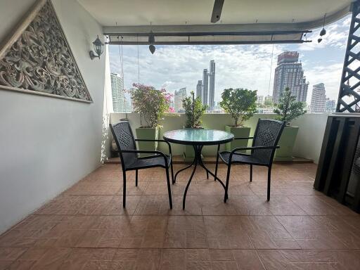 3-bedroom spacious condo for sale in the Ekamai area